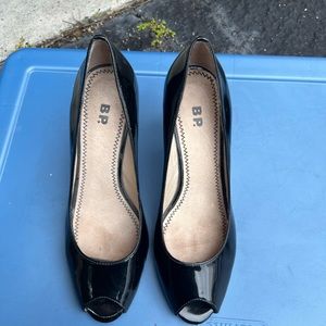 BP patent peep toe pump size 6